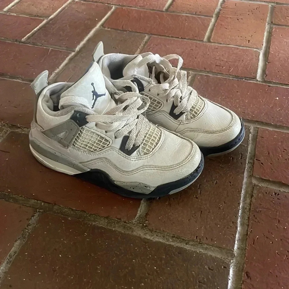 Air Jordan  4 boys 11.5‎